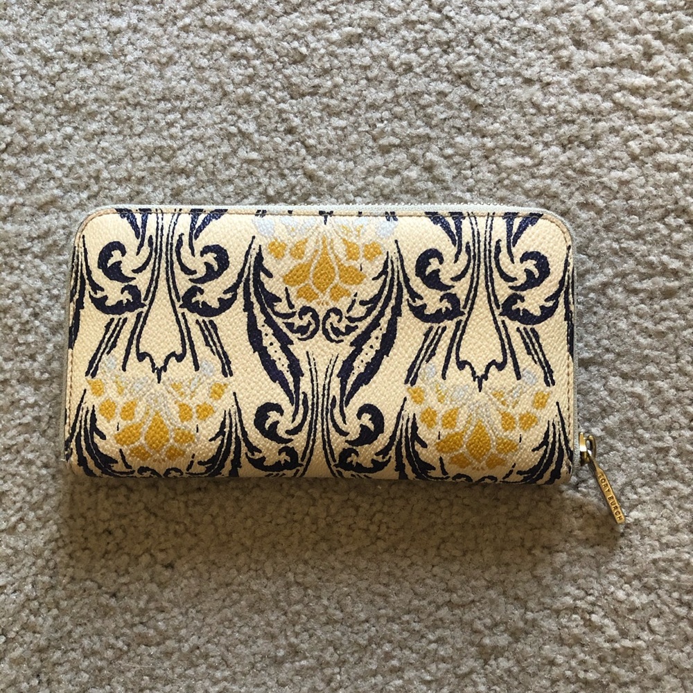 SOLD🚫🚫Tory Burch Wallet - Picture 2 of 8